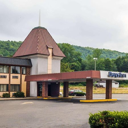 Days Inn By Wyndham Berlin Meriden Extérieur photo