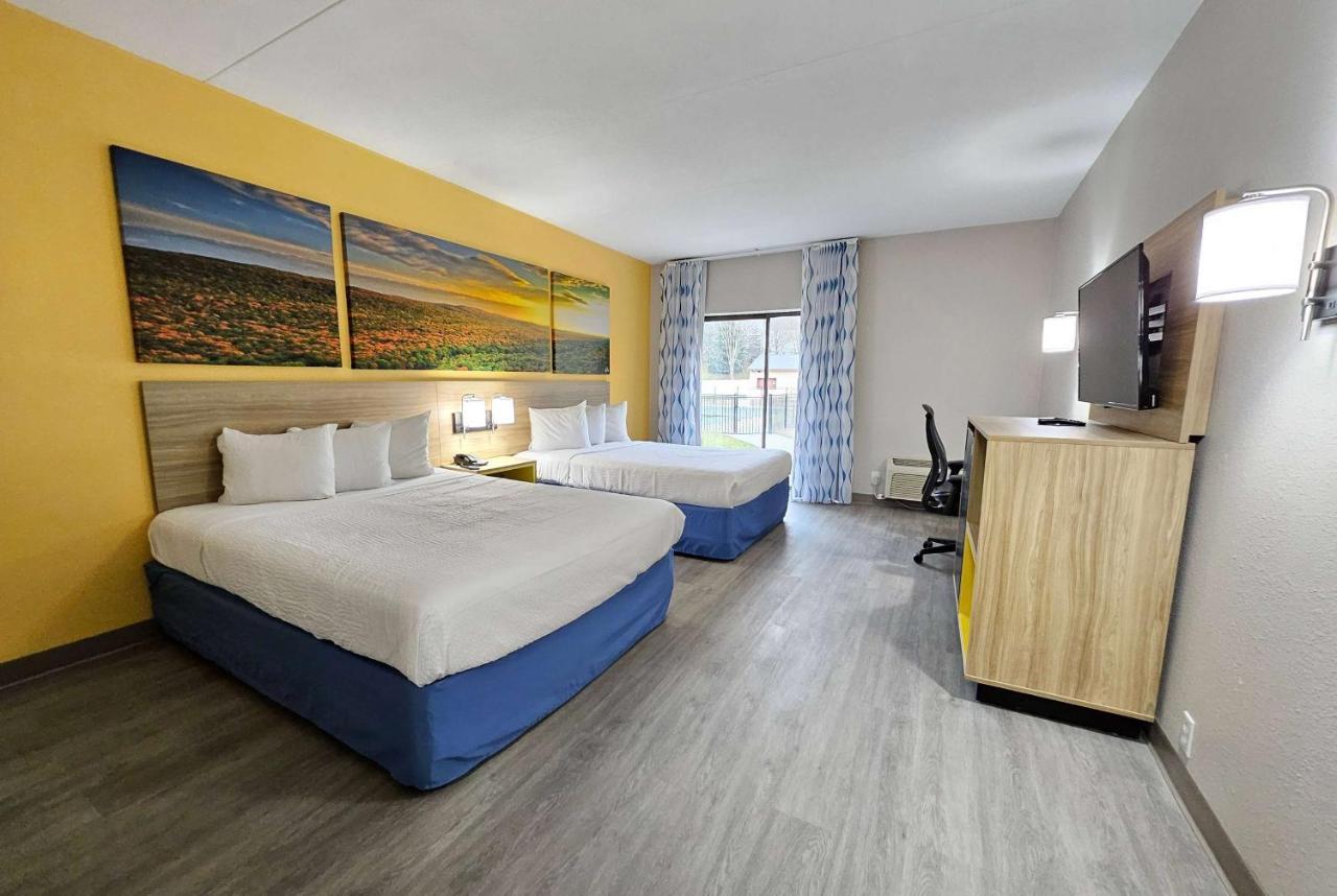 Days Inn By Wyndham Berlin Meriden Extérieur photo